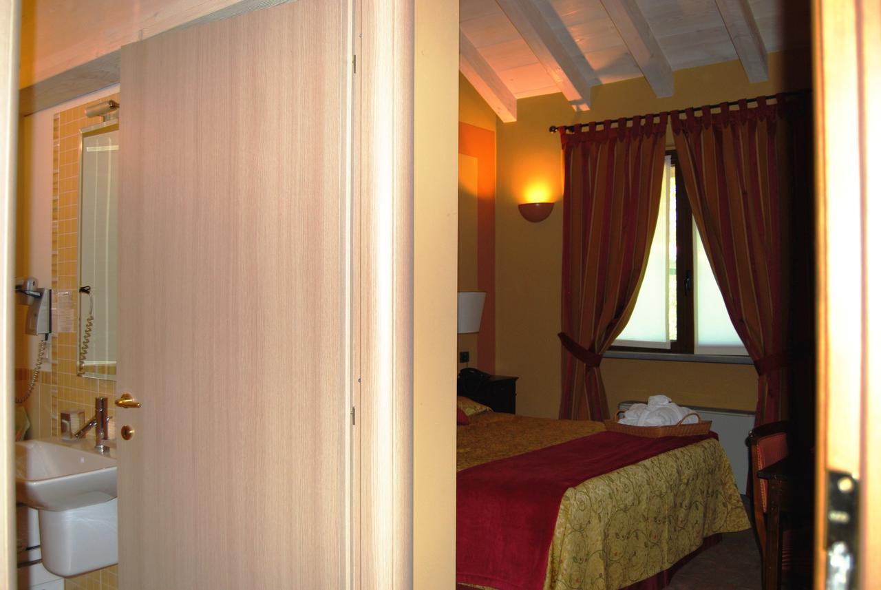 Hotel Locanda Da Carla Виджевано Екстериор снимка