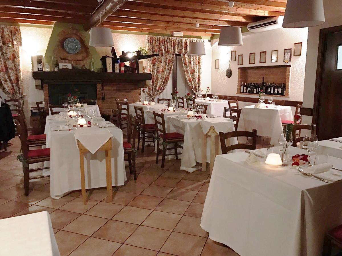 Hotel Locanda Da Carla Виджевано Екстериор снимка